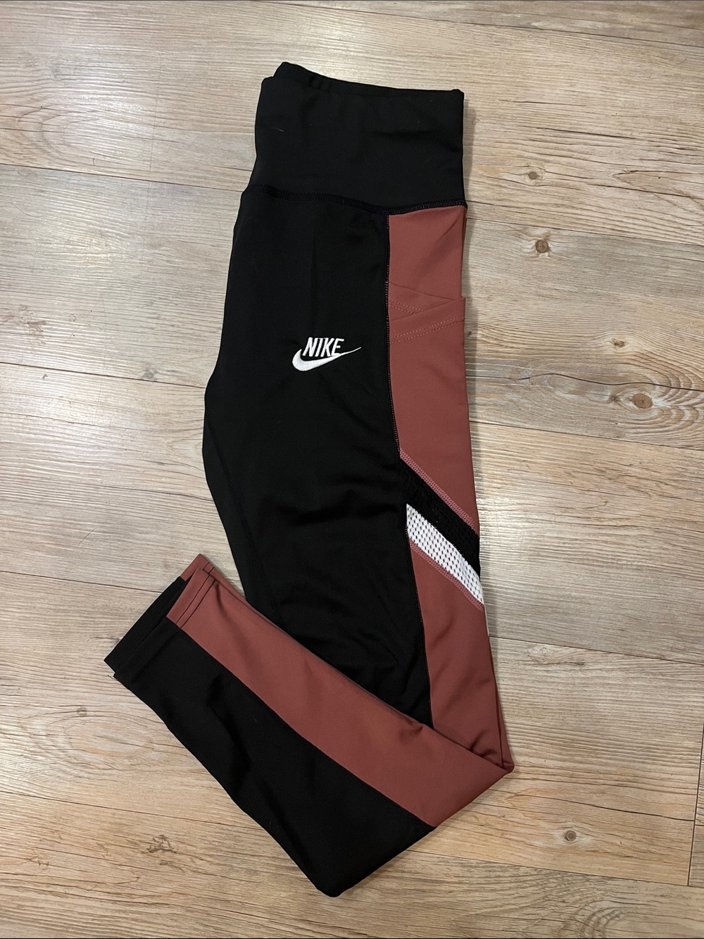 Nike Black & Caramel Brown Athletic Tank + Leggings Set - Picture 7 of 9